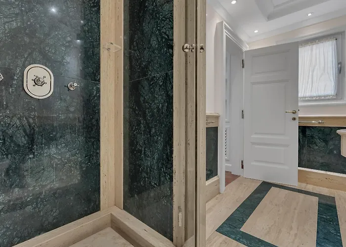 - First Row Sea - Exklusiv Μακάρσκα